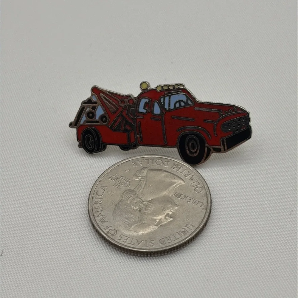 Vintage Mafco Red Tow Truck‎ Vehicle Lapel Hat Pin